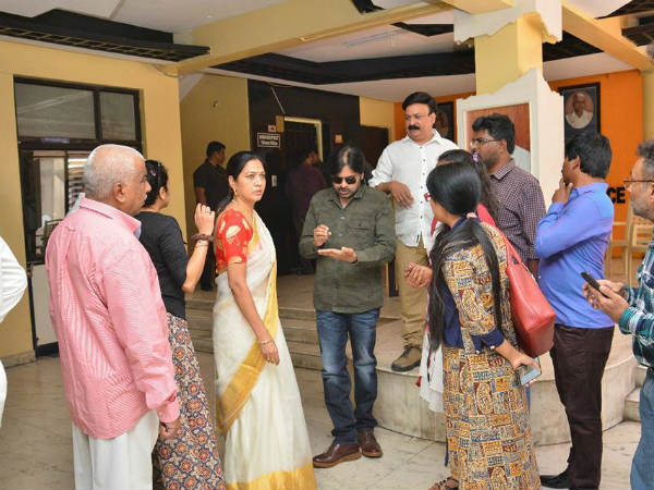 మీడియాపై విమర్శలు 