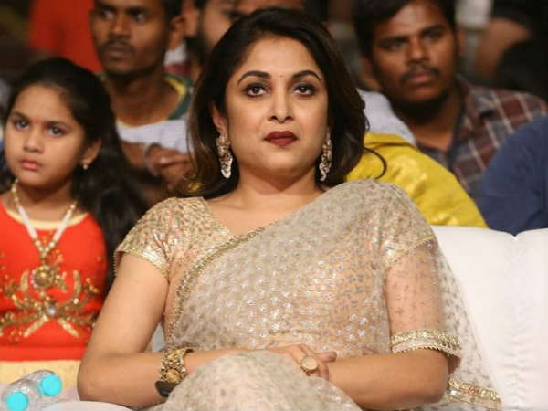  రమ్యకృష్ణ విజయమ్మ పాత్ర చేసే అవకాశం