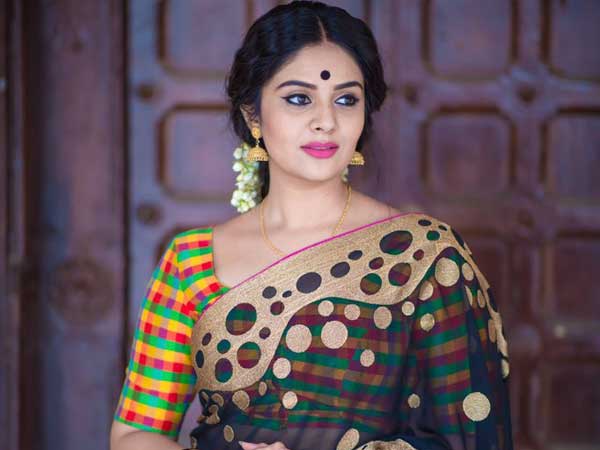 సోషల్ మీడియాలో శ్రీముఖి కేక