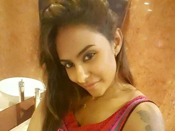 అప్పటికప్పుడు బట్టలు విప్పలేదు 