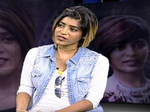 అభి ఫోటోలు చూపి ఆడుకుందామని చెప్పింది