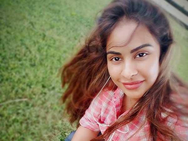  నా తల్లిని రోడ్డుపైకి తీసుకురావొద్దు