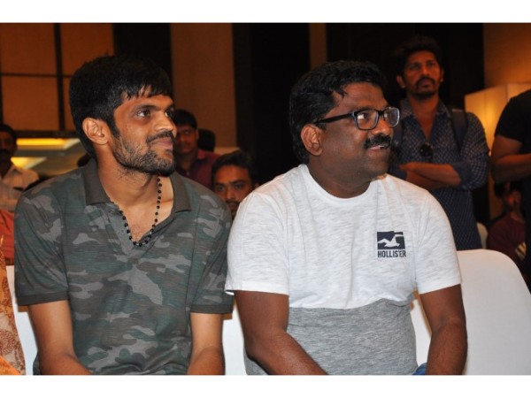 కేవలం 20 నిమిషాల్లో పాట రాశారు