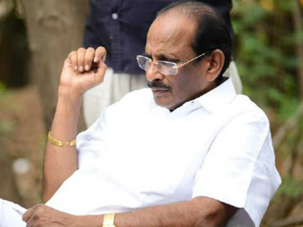 దర్శకుడి కోసం ఎదురుచూపులు