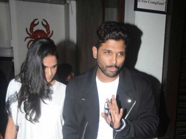  రిలాక్స్‌గా కథలు వింటున్న బన్నీ