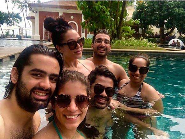 గోవాలో పార్టీ మూడ్లో...