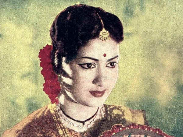 దిండు కింద 2 వేలు పెట్టి