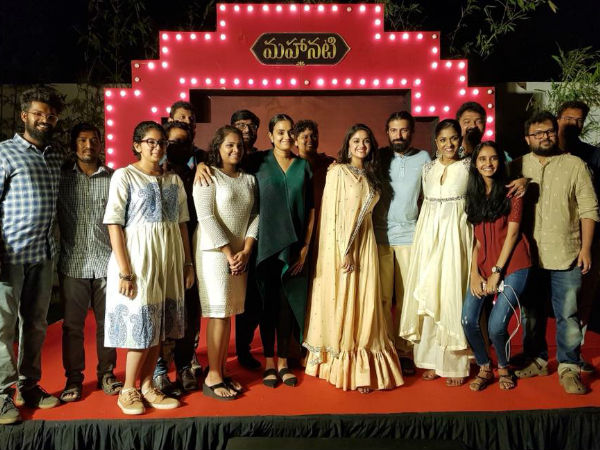 గర్వపడే సినిమా తీశారంటూ బన్నీ కామెంట్