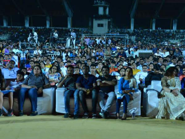 మీ సినిమాపై నెగెటివ్ పబ్లిసిటీ చేస్తామని వార్నింగ్