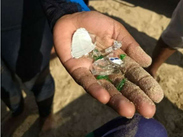 పగిలిన గాజులు, తూటాలు