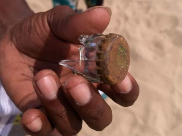 బీచ్‌లో 40 వాలంటీర్లు