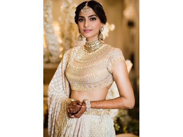 సోనమ్ కపూర్ స్టన్నింగ్ లుక్