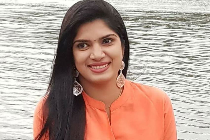 టీవీ 9 న్యూస్ రీడర్ దీప్తి నల్లమోతు