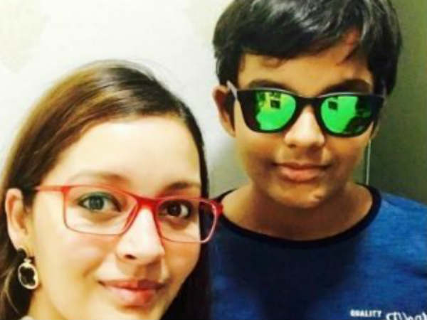 కొడకును చూసి మురిసిపోయిన రేణు