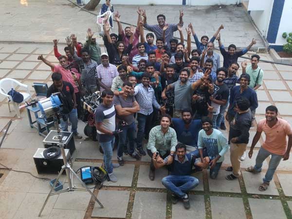 తెర వెనుక, తెర ముందు