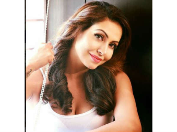 ఎవరీ నందినీ రాయ్?