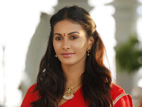  ఆకట్టుకోని అమైరా దస్తూర్...