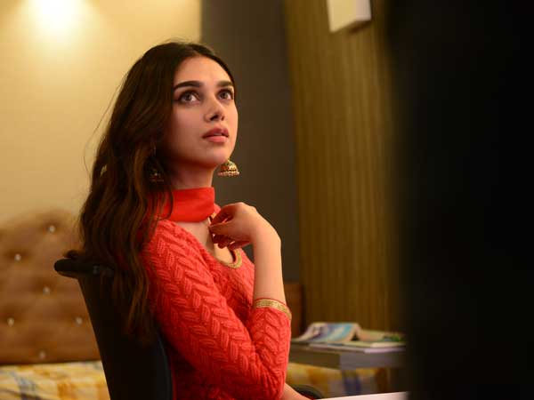 సమ్మోహన పరిచిన అదితి