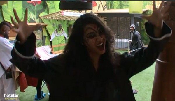 నా టీషర్టులో కౌశల్ చేతులు