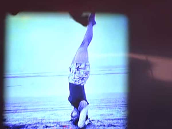 తలక్రిందులుగా పూజా రామచంద్రన్