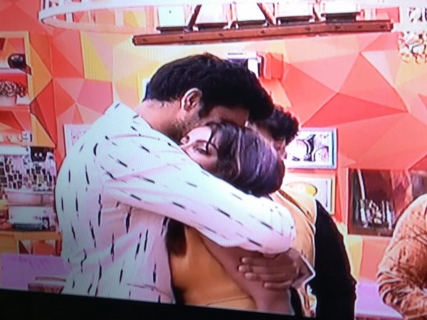 గణేష్‌పై తేజస్వి బిగ్‌బాంబ్