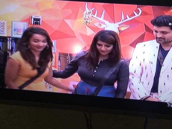 తేజస్విని అవుట్ చేసిన మంచు లక్ష్మీ