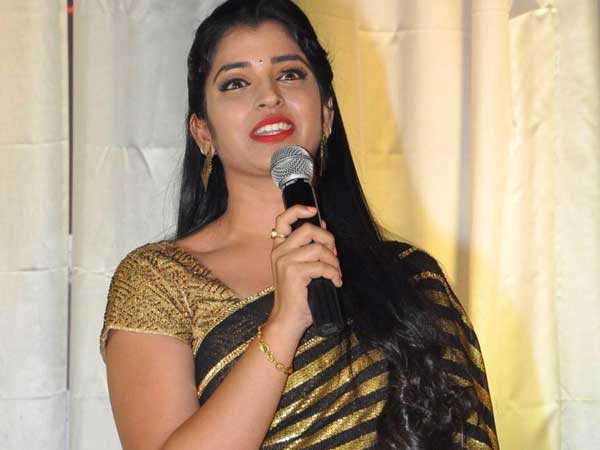  శ్యామల ఇంట్లో ఒప్పుకోలేదు