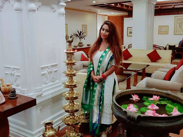 ఫిల్మ్ క్రిటిక్ అని చెప్పుకుంటూ