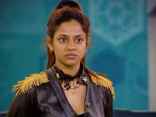  ముఖంపై చెత్త