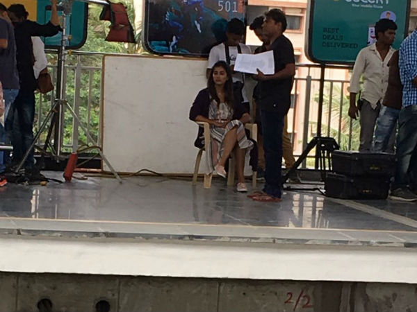 తల పట్టుకుంటున్న