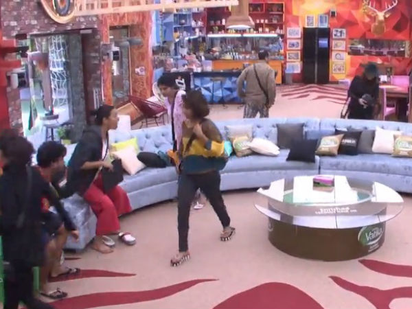 పైరేట్స్ వర్సస్ సర్వైవర్స్ 