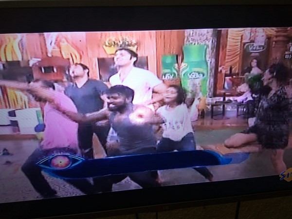 పిచ్చ పిచ్చగా రెయిన్ డ్యాన్స్