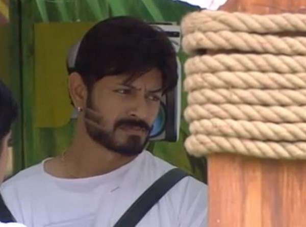 కౌశల్, దీప్తి నల్లమోతు కంటతడి 