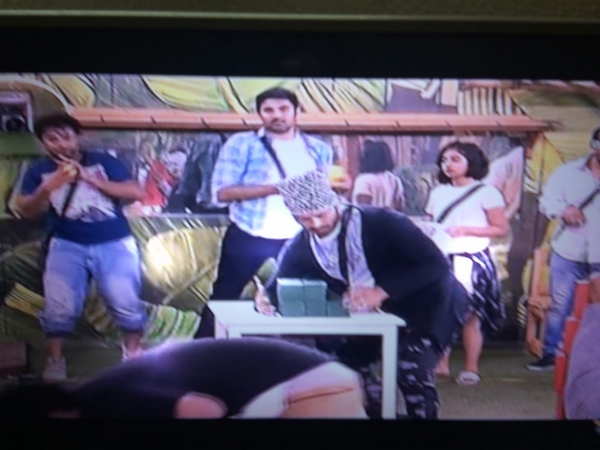 కౌశల్‌కు వ్యతిరేకంగా 