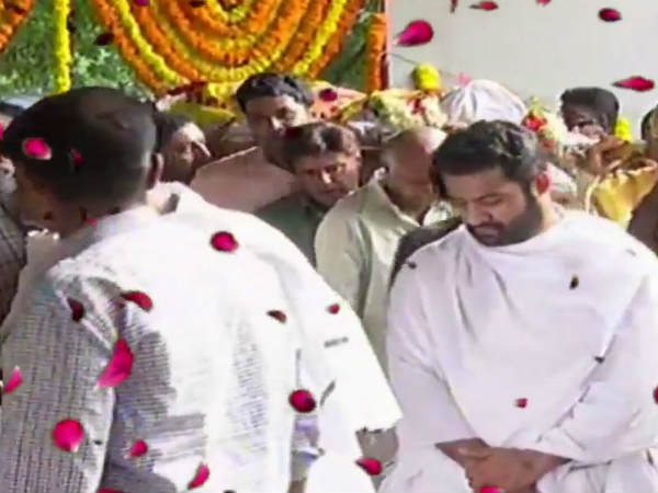 ఇసుక వేస్తే రాలనంత జనం