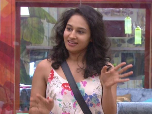  అందరి చూపు పూజా వైపే