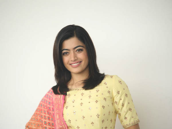 సీరియస్‌గా కనిపించడం కష్టమైంది