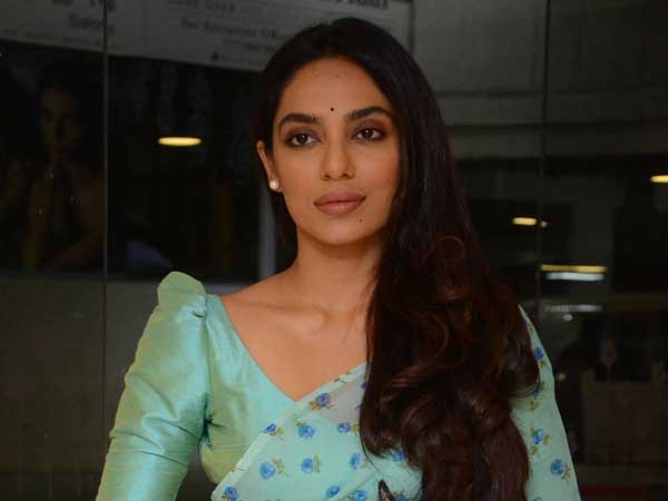 సోషల్ మీడియాలో రచ్చ రచ్చ