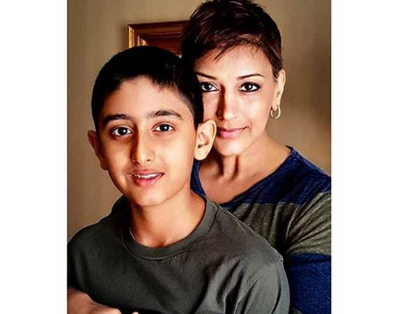 అభిమానులు ధైర్యం చెబుతూ..