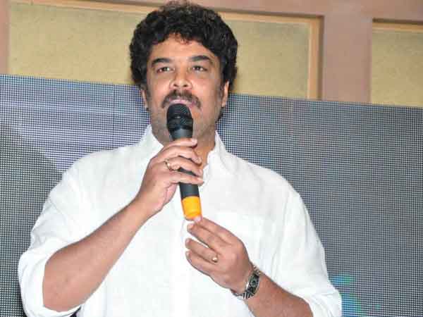 300 కోట్ల సినిమా పక్కన పెట్టేసి అత్తారింటికి దారేది రీమేక్.. పవన్ పాత్రలో ఎవరో తెలుసా!