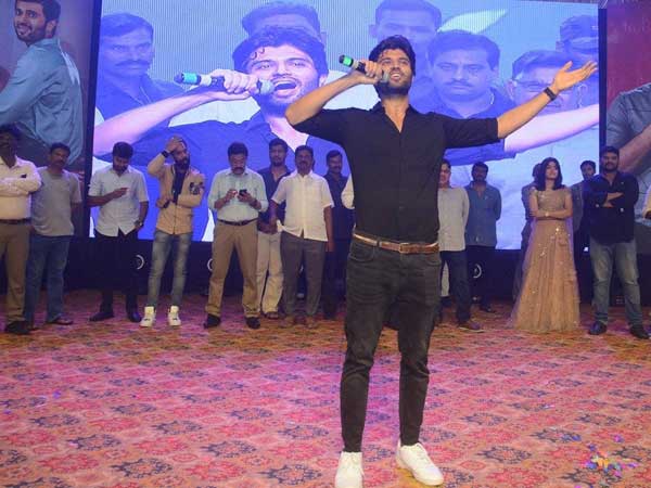  25 మంది హీరోయిన్లు రిజక్ట్ చేశారు