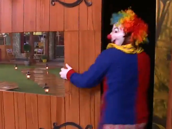 బయటకు పారిపోయాడు 