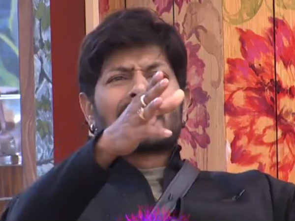 కుక్కల్లా మీద పడుతారా?