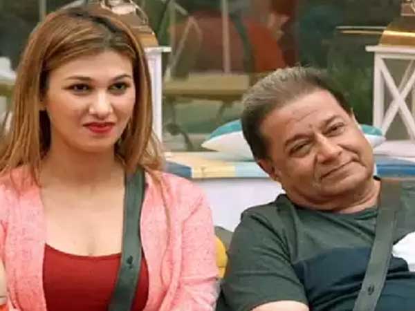 ఎవరికీ తెలియకుండా రహస్యంగా