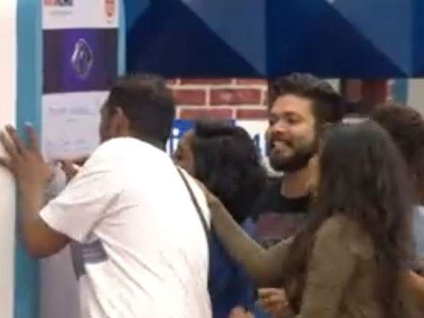 మహిళలకు గౌరవం ఇవ్వడం తెలియదు