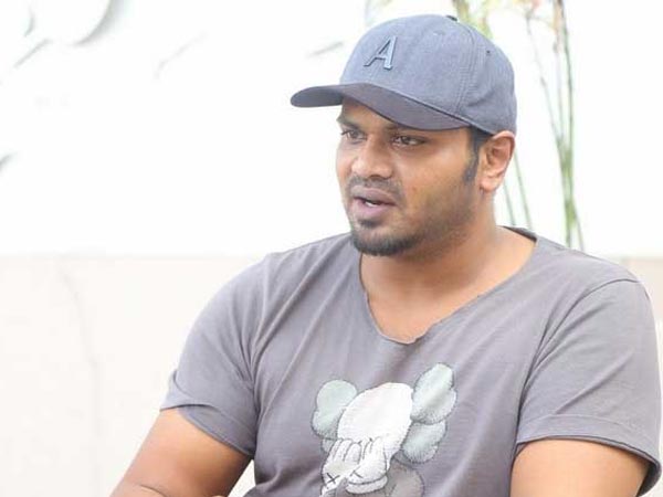 అలా అంటున్న కుక్కల్ని చెప్పుతో కొట్టాలి