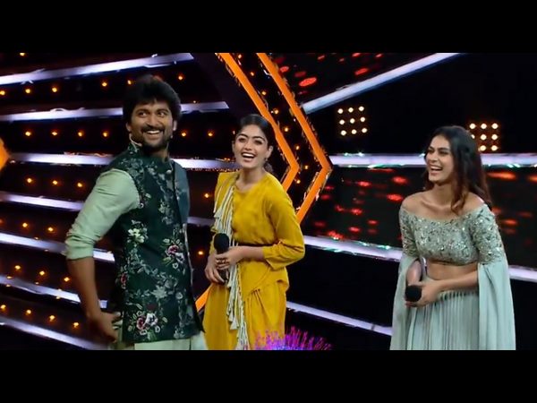 వేదికపైన రష్మిక మందన్న, ఆకాంక్ష సింగ్