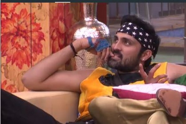 ఇంటి నుంచి సామ్రాట్ బయటకు