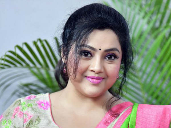 మీకూ భార్య బిడ్డలు ఉన్నారుగా: కాస్టింగ్ కౌచ్‌పై నటి మీనా!