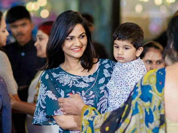 సెలబ్రిటీ వైఫ్ హోదా